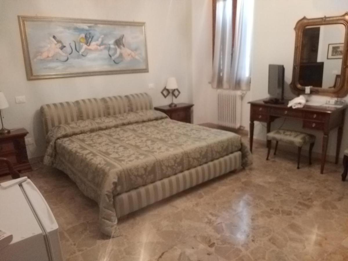 Antica Casa Di Famiglia Hotel Castiglione del Lago Exterior foto