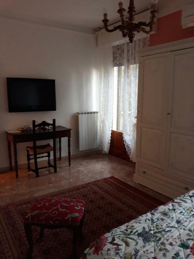 Antica Casa Di Famiglia Hotel Castiglione del Lago Exterior foto